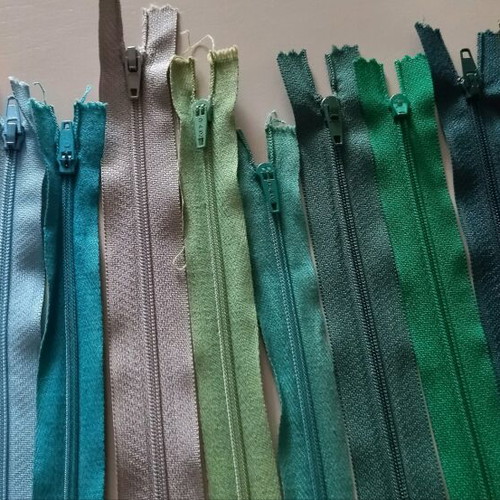 Zippers in various colors, pack of 21 pieces, new