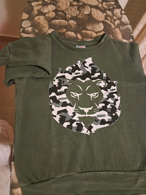 Prenatal sweatshirt 122 cm used, khaki with lion design