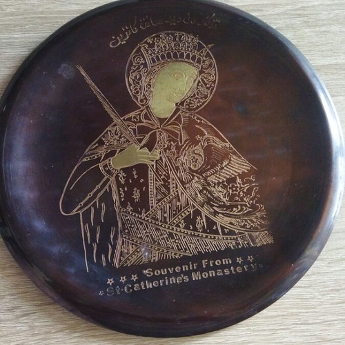 Religious souvenirs used, set of 5 melamine plates and 1 metal plate