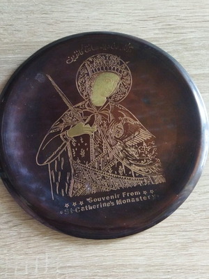 Religious souvenirs used, set of 5 melamine plates and 1 metal plate