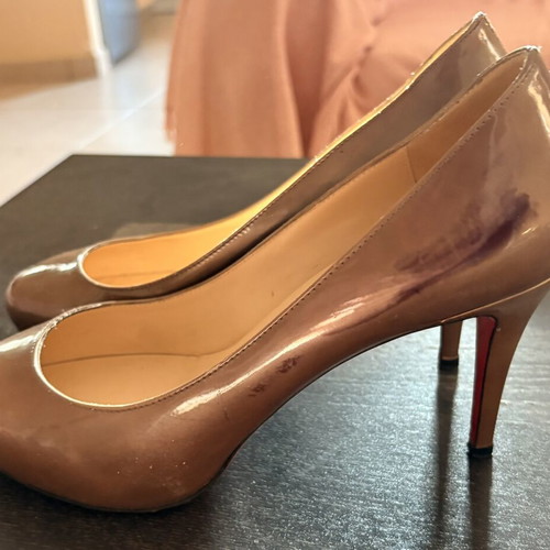 Christian Louboutin pumps size 39 like new, oil color