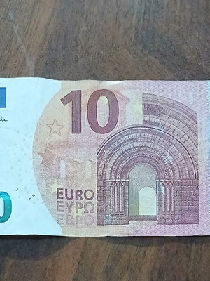 10 euro bill used with double 67