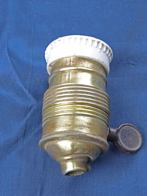 Old type E27 socket with switch new
