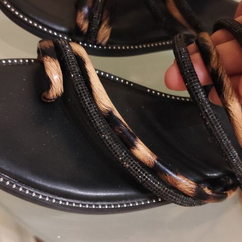 Flat sandals size 39 with black and leopard details like new