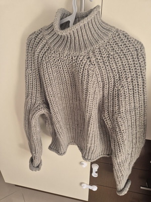 H&M knitted pullover crop sweater like new, size XS
