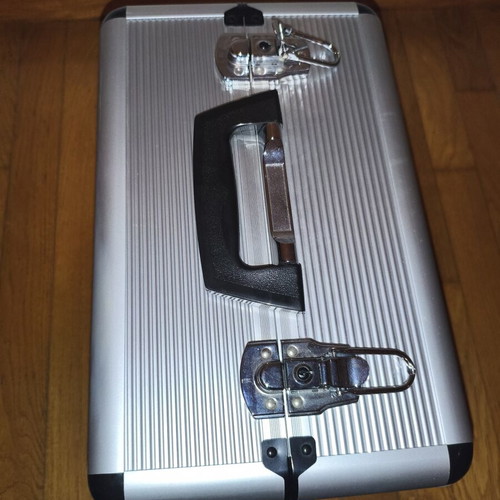 M.U.S.T Make-Up Studio Makeup Case like new