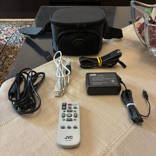 JVC GZ-MG37AS video camera like new with HDD and remote control