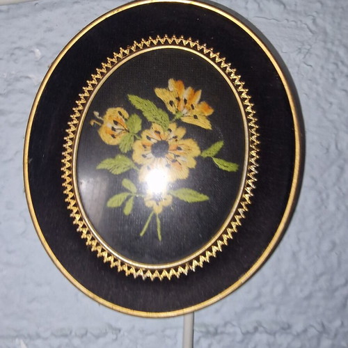 Retro framed textile art like new