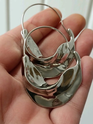 Modern women's stainless steel earrings with reflection, new