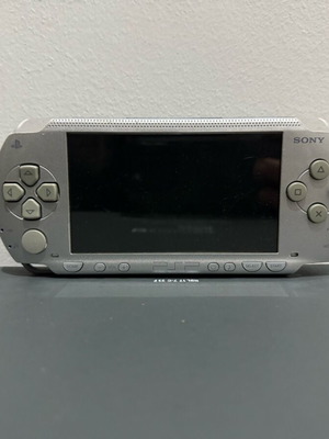 Sony PSP-1000 Silver σαν καινούργιο με προστατευτικό οθόνης και φορτιστή USB