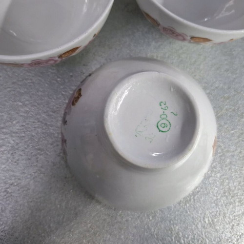 Set of 7 vintage porcelain bowls like new with roses