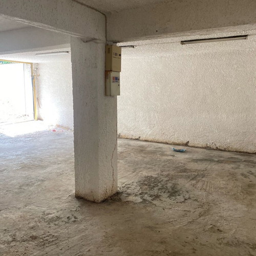 Parking storage 99sqm with ramp and wc