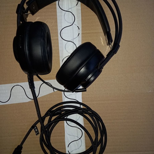 Sharkoon Skiller over ear gaming headphones used with USB
