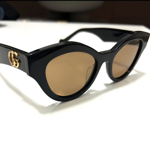 Gucci sunglasses, black