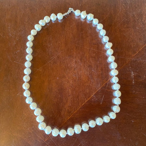 Pearl single strand necklace like new