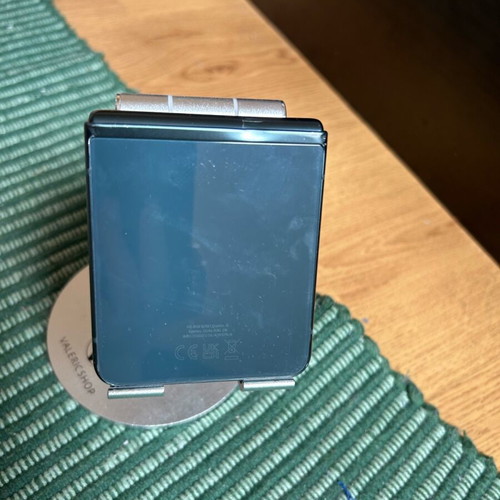 Samsung Galaxy Z Flip 3 used phone with display and sim cover issues