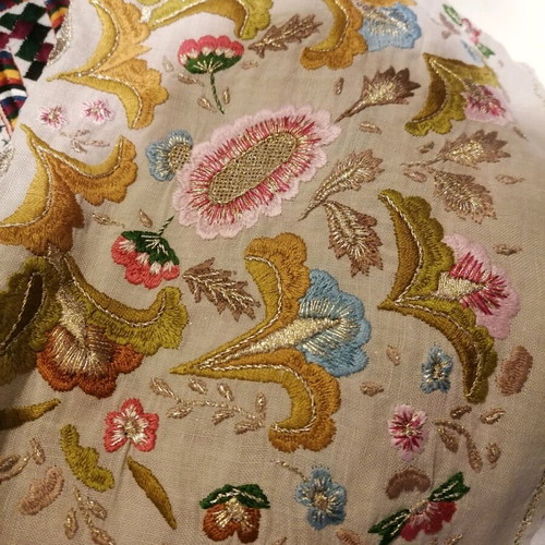 Hand-embroidered linens used, pack of 8, various designs