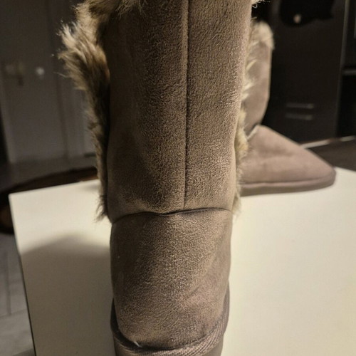 Boots with fur new, beige, comfortable size 40