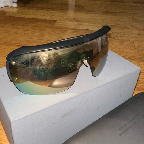 Sunglasses like new with extra box, case and cleaning cloth