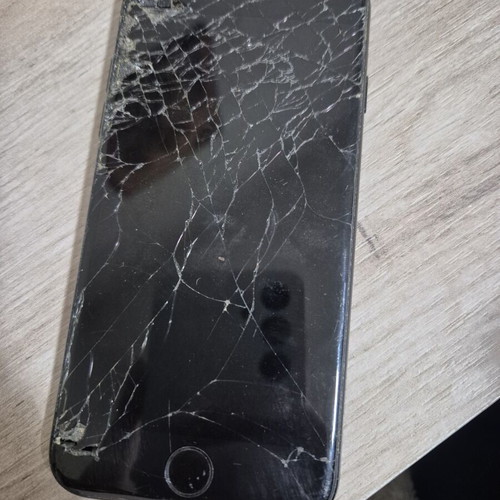 iPhone 7 used, ideal for spare parts