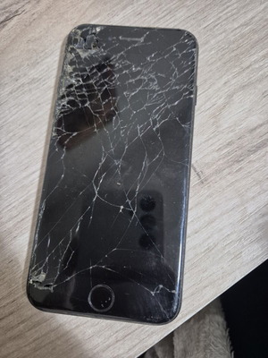 iPhone 7 used, ideal for spare parts
