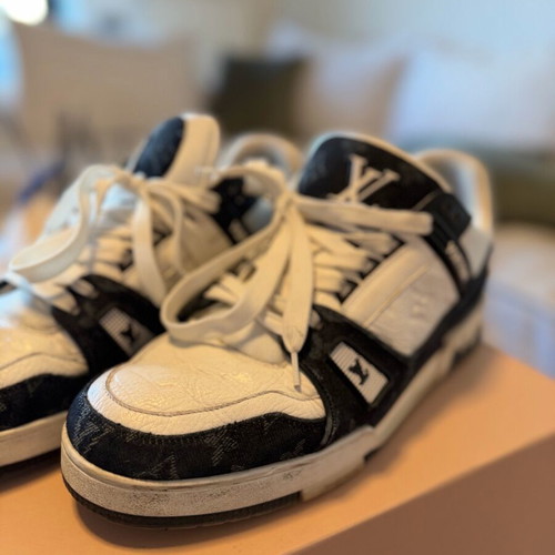 LV Trainer Sneakers like new, size 45, black and white