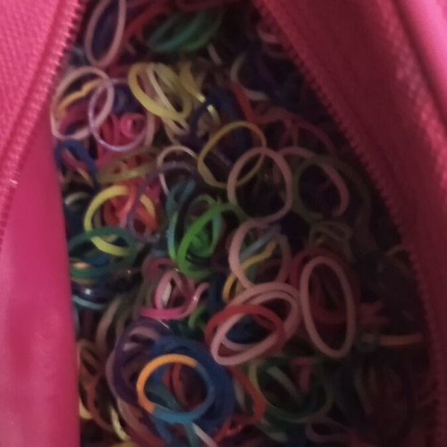 Small rubber bands used with Lancome pouch