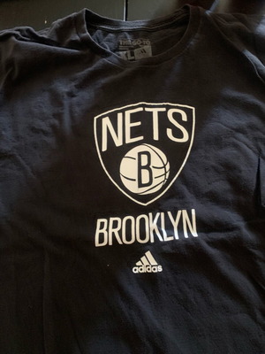 T shirt Brooklyn Nets Adidas XL like new
