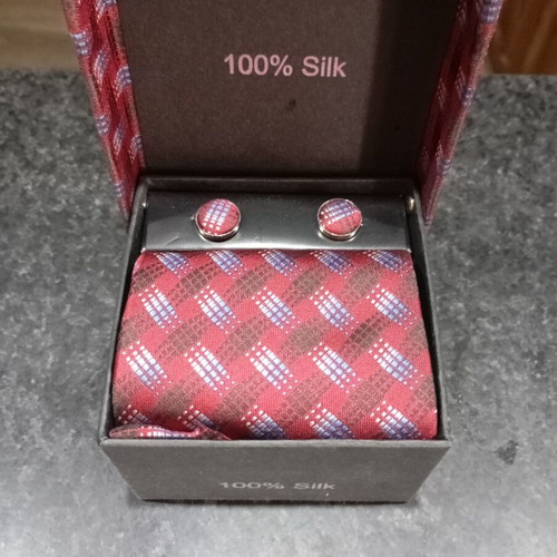 Tie, cufflinks and pocket square set, silk