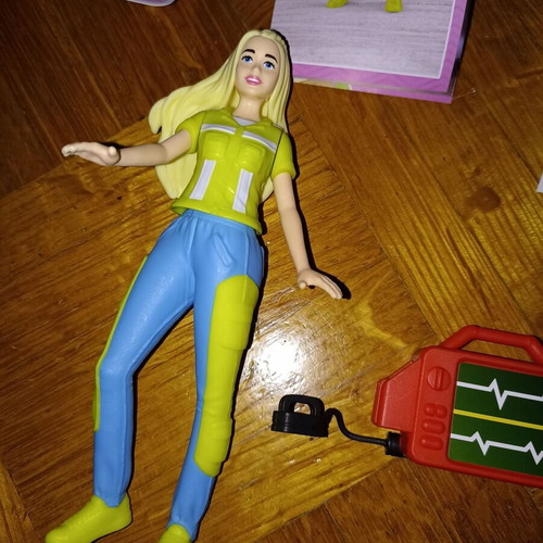 Barbies plastic figure new with suitcase