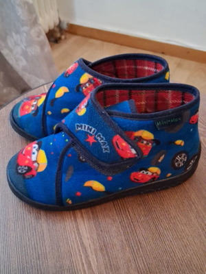 Mini Max children's slippers like new, size 29, blue with car design