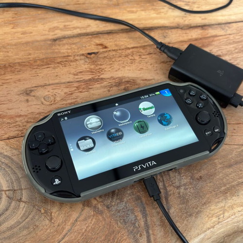 PlayStation Vita PS Vita модифициран комплект 64GB с 2 игри и аксесоари като нов