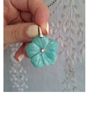Stone motif pendant like new