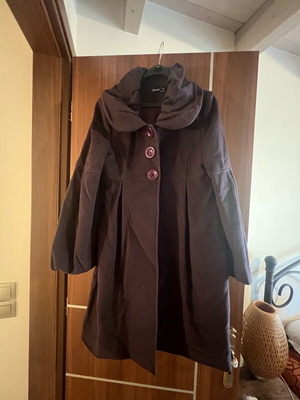 Badoo purple coat like new, size L-XL with collar and ballon sleeves