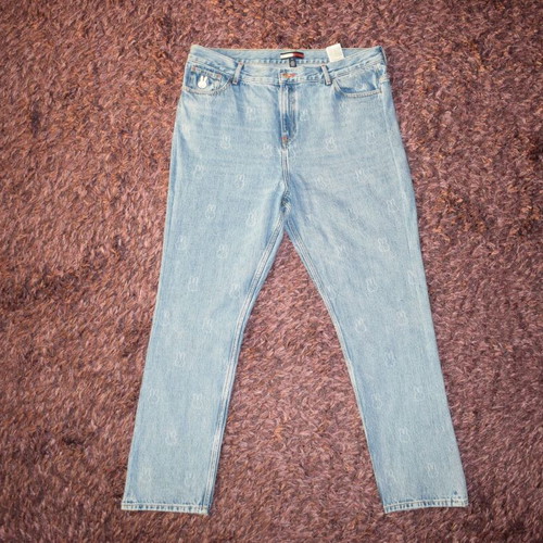 Tommy Hilfiger x Miffy Jeans man size 46 used, small hole on knee