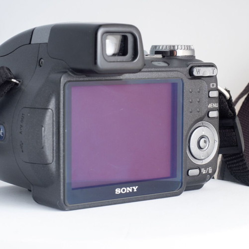 Sony Cyber-shot DSC-H5 digital camera with Carl Zeiss lens, 12x optical zoom