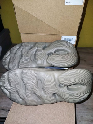 Adidas Foam beige size 43 new
