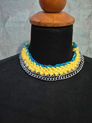 Modern steel necklace like new, yellow and turquoise