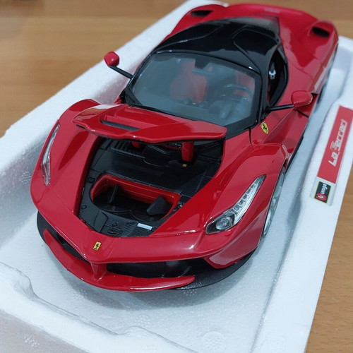 La Ferrari 1:18 Bburago Signature Series diecast model