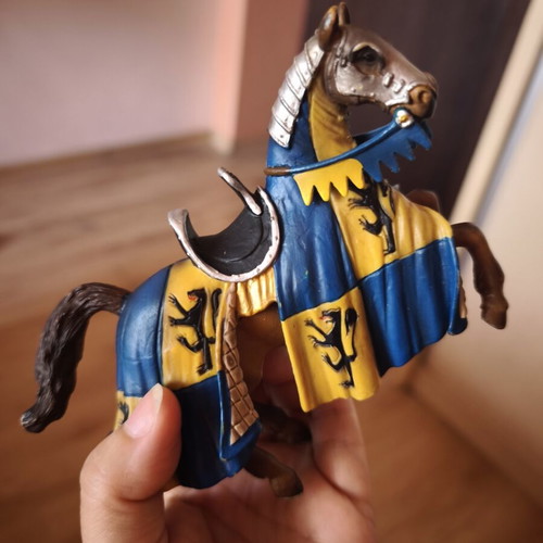 Schleih World of Knights Warhorse figure like new, collectible