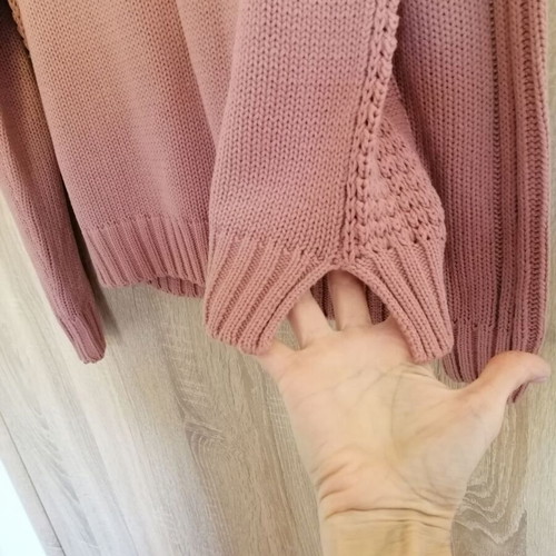 Pullover size S like new, knit style