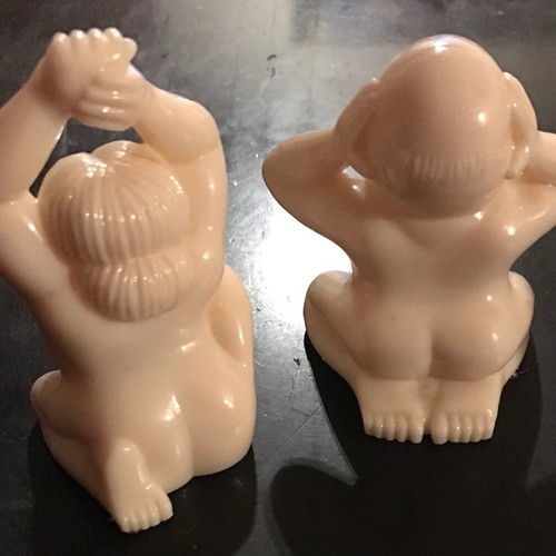 Vintage salt and pepper shakers collectible, new