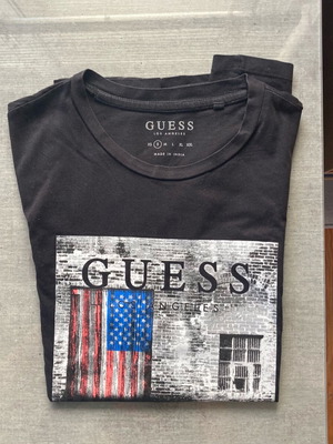 Guess T-Shirt σαν καινούργιο, Small, μαύρο και πολύχρωμο