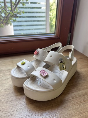 Crocs Brooklyn 4U women's platform sandals with Jibbitz charms, beige