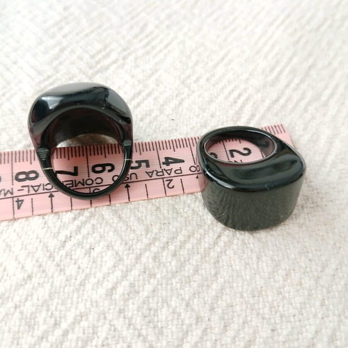 Large black rings set of 2 pieces like new