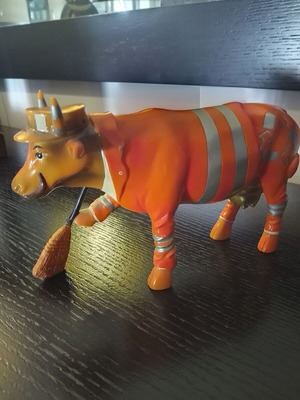 Bernhard Prinz limited edition street sweeper cow figurine