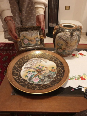Satsuma Vase Like New With Hand-Painted Gold Details
