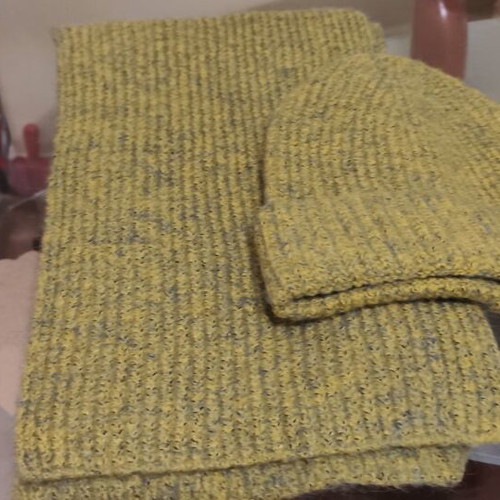Knitted hat and scarf set new in light olive-yellow color