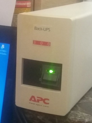 Σταθεροποιητής ρεύματος APC Back-UPS 300 σαν καινούργιο με 4 εξόδους
