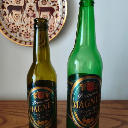 Magnus beer bottles and caps used, pack of 2